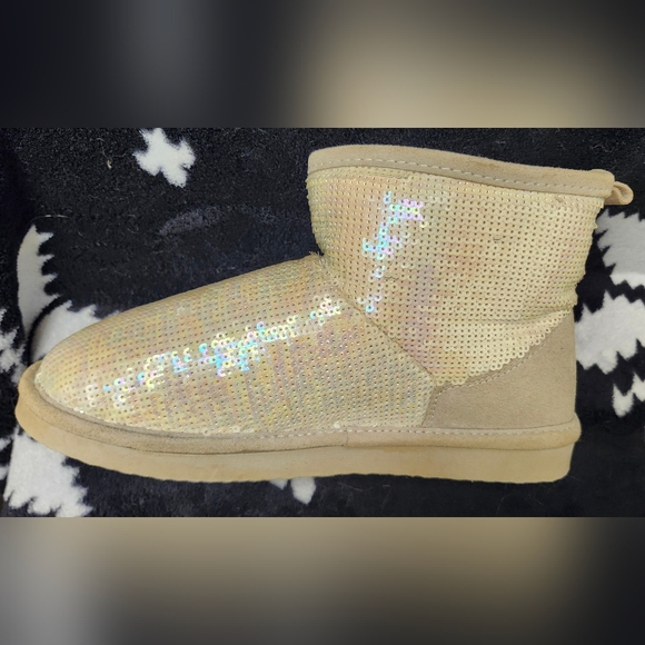 VS Pink Iridescent Bling Faux Fur Booties ✨️ - Picture 8 of 11